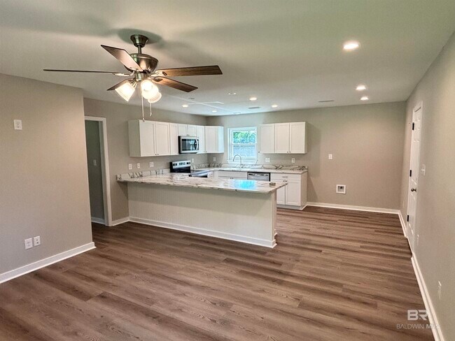 Building Photo - 208 Marcella Ave