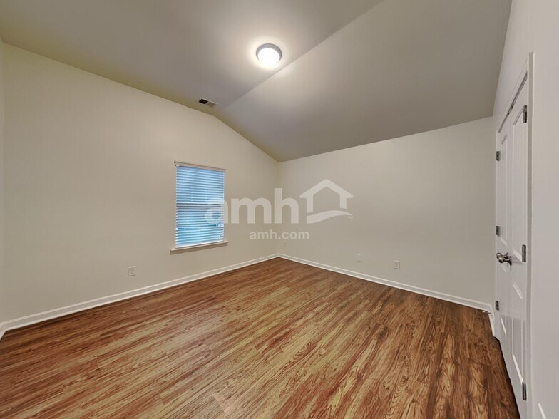 Building Photo - 3145 Yachet Ct SW