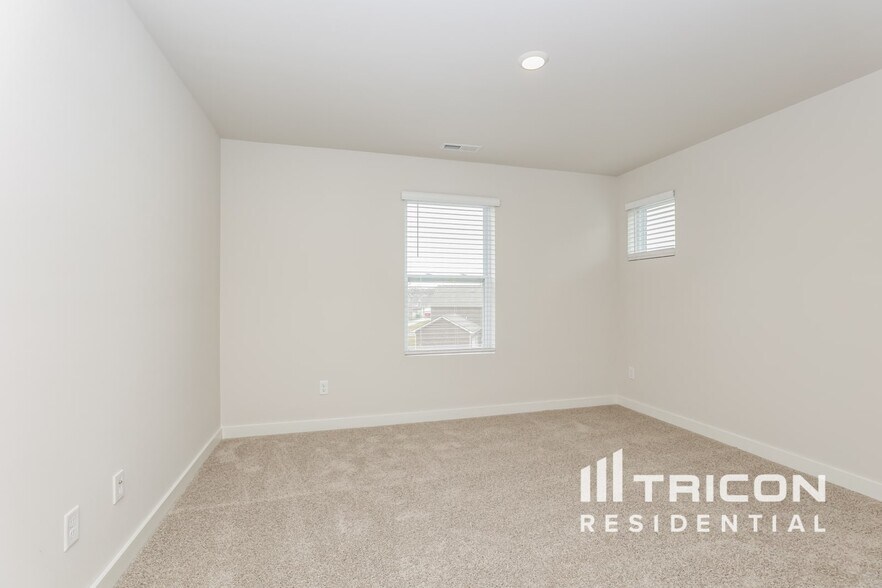 Building Photo - 346 Park Glen Dr