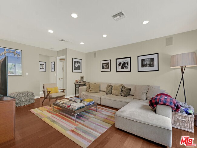 Building Photo - 3835 Sapphire Dr