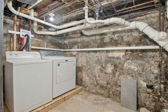 Building Photo - 78 Grove St