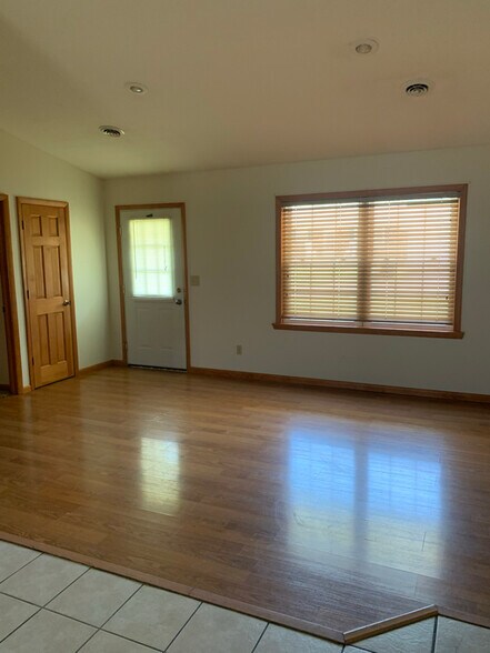 Building Photo - 185 Gullion Ln