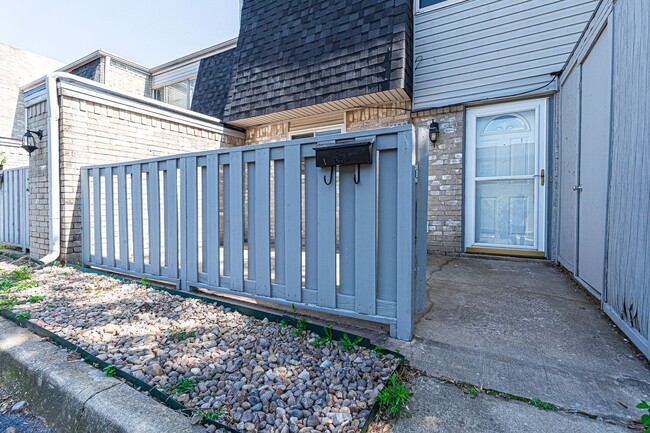 Building Photo - Renovated Condo in Norman!