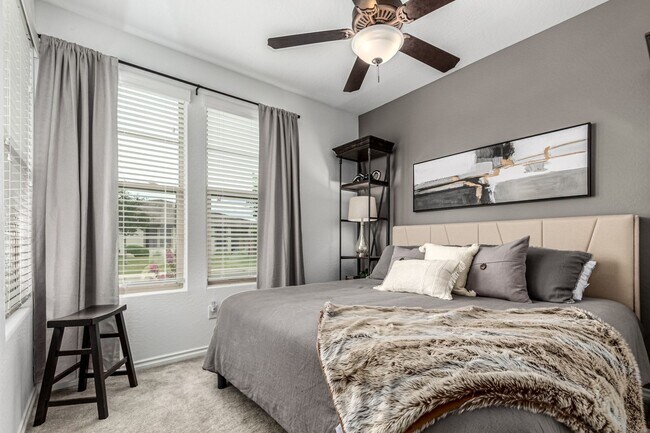 Building Photo - Luxury 2BR + Den Townhome in Amenity-Packed Community - Encanterra