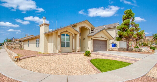 Building Photo - 12561 Paseo Alegre Dr