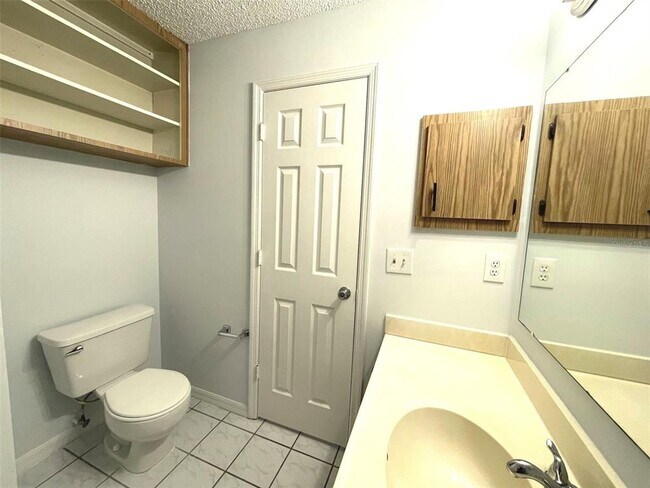 Building Photo - 1056 S Buena Vista Dr