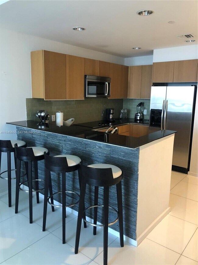 Building Photo - 1060 Brickell Ave