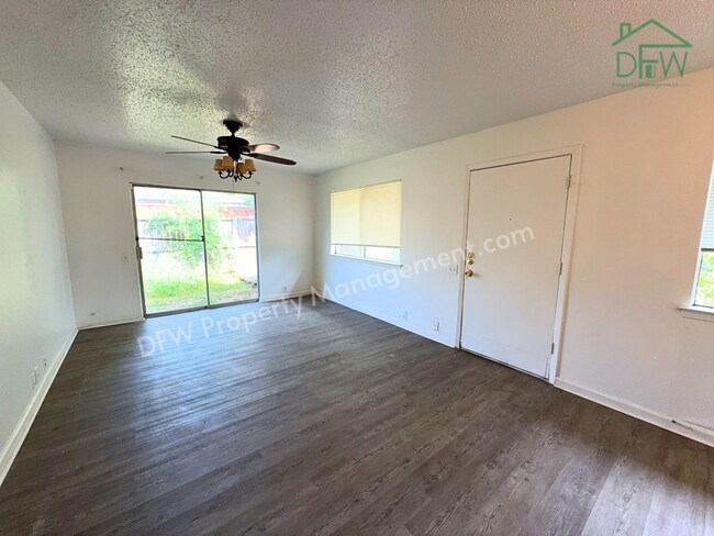 Building Photo - Inviting 3-Bedroom Condo with Fenced Backyard and Pool Access for LEASE in Irving, TX