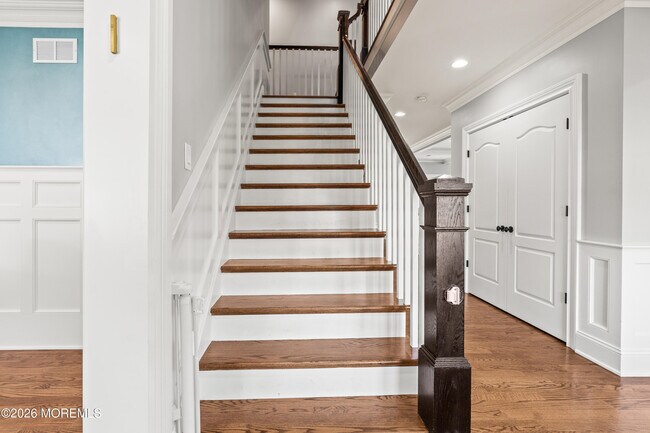 Building Photo - 558 Cedar Ave