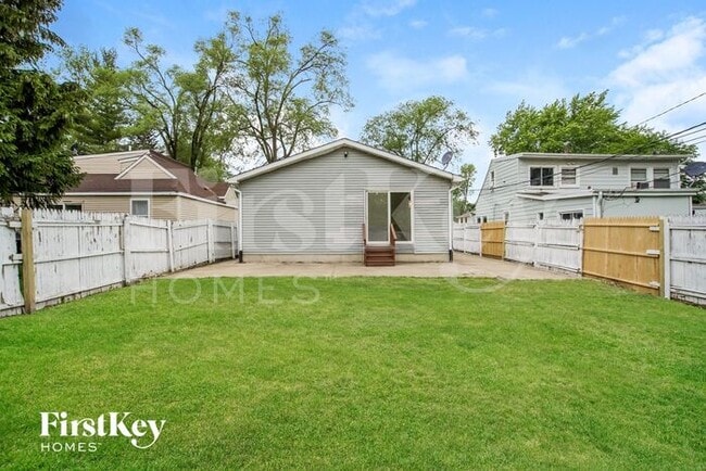 Building Photo - 319 Fairlawn Dr