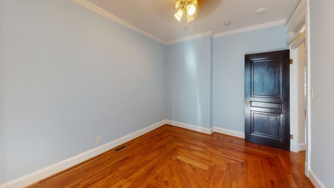 Building Photo - Spacious Three Bedroom Home W/Backyard, Ba...