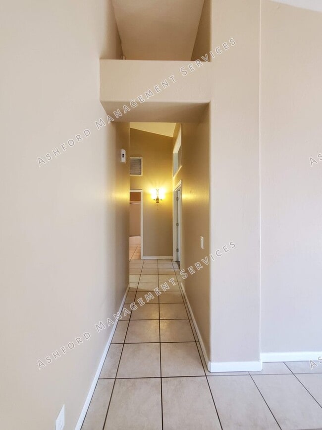 Building Photo - 3 BEDROOM WITH POOL NORTH SCOTTSDALE