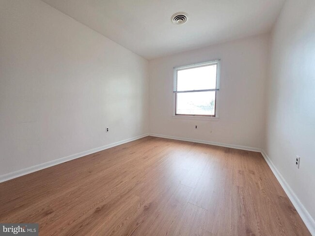 Building Photo - 615 Wallerson Rd