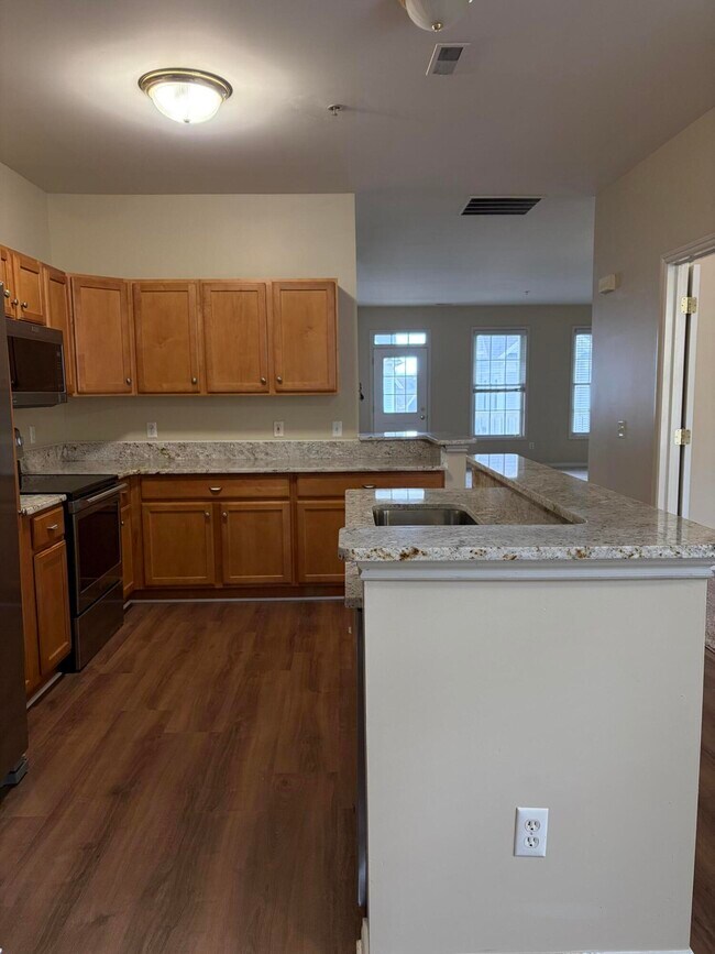 Building Photo - 534 Constitution St