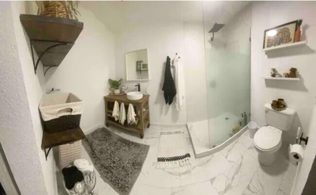 Building Photo - 332 N 73rd St