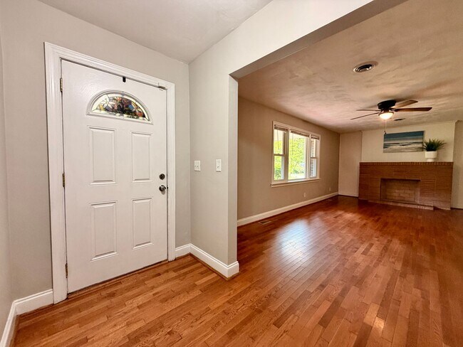 Building Photo - Recently Updated 4-Bedroom Ranch Home w/a 2 Bedroom Guest Cottage! Ready 05-01-26! Pet Friendly Home