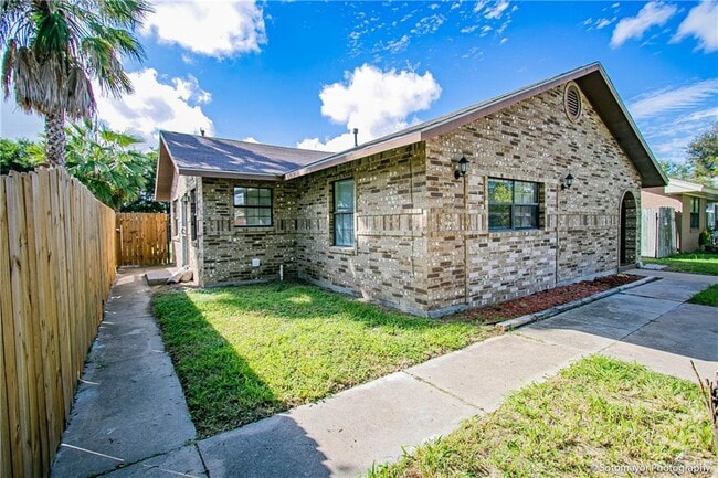 Building Photo - 20 Enfield Ave