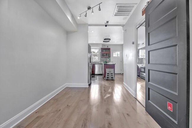 Building Photo - 639 20th St NE