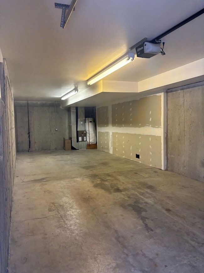 Building Photo - Townhome in CDA!