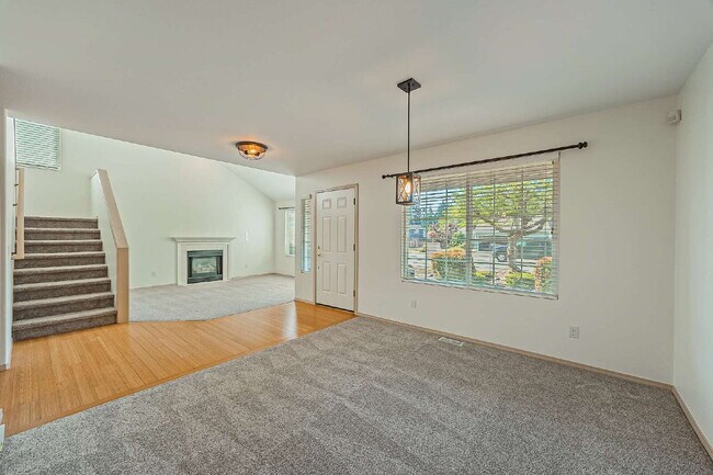 Building Photo - **NO SHOWINGS AT THIS TIME. WE HAVE A PEND...