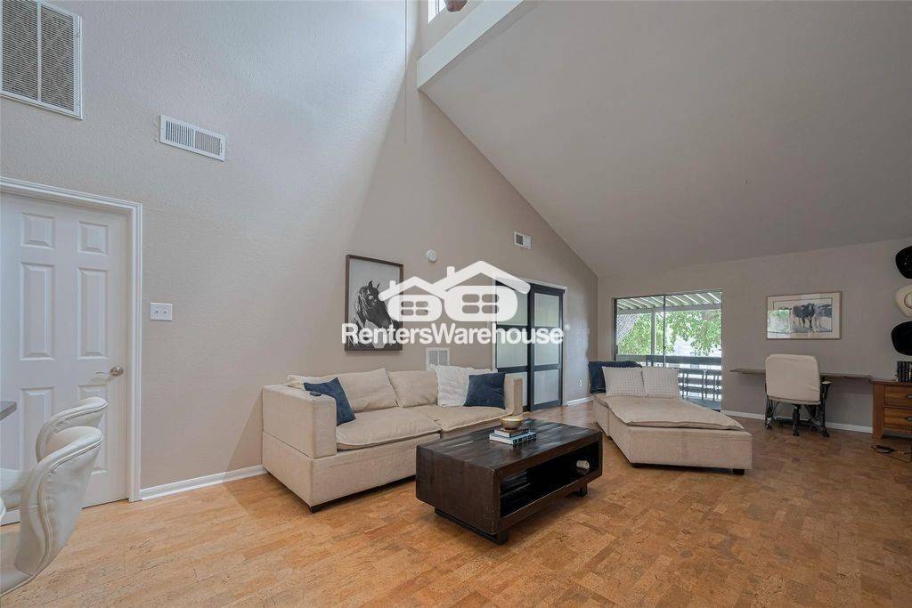 Building Photo - 182 April Point Dr N