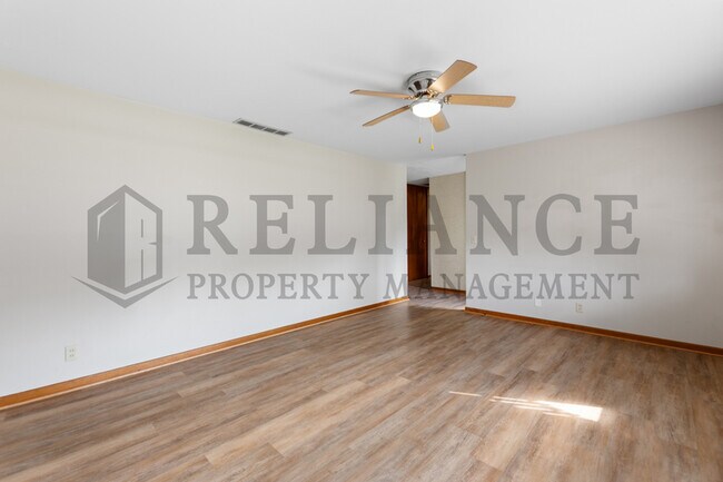 Building Photo - 2532 N Amidon Ave