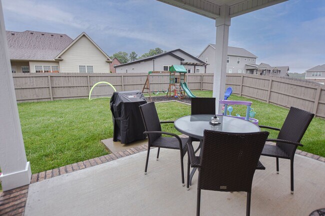 Building Photo - Pet Friendly Three Bedroom with Bonus in S...