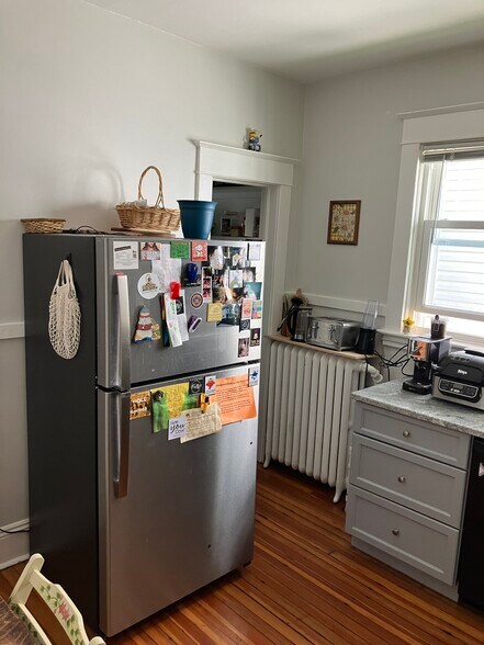 Building Photo - 640 Morris St