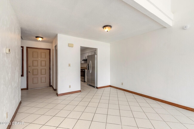 Building Photo - 120 Lakewood Village Cir