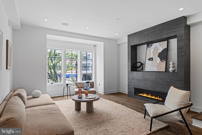 Building Photo - 742 S Broad St