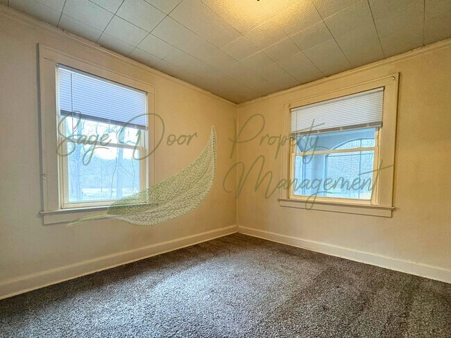 Building Photo - TWO BEDROOM HOME IN INDEPENDENCE!!!