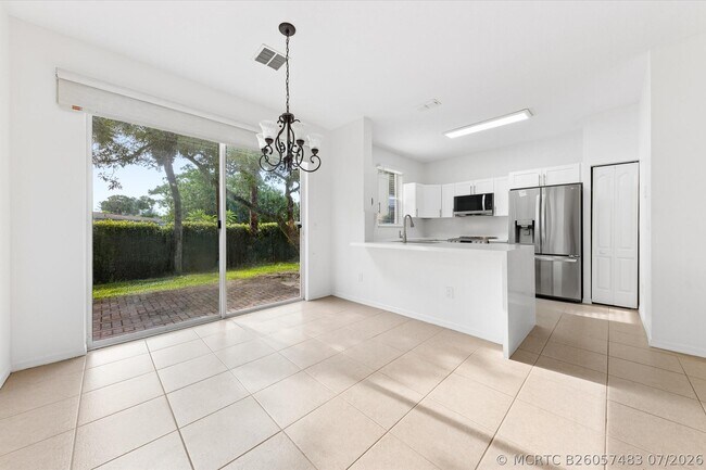 Building Photo - 402 Seminole Palms Dr