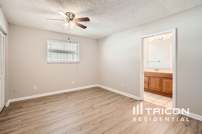 Building Photo - 10206 Deepbrook Dr