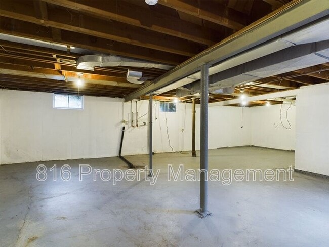 Building Photo - 1323 Meadow Lake Terrace