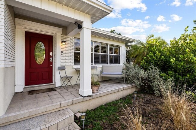 Building Photo - 304 N Matanzas Ave