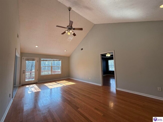 Building Photo - 115 Twin Oaks Dr