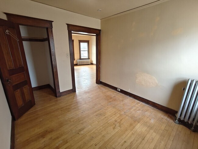 Building Photo - 1118 S 14th St