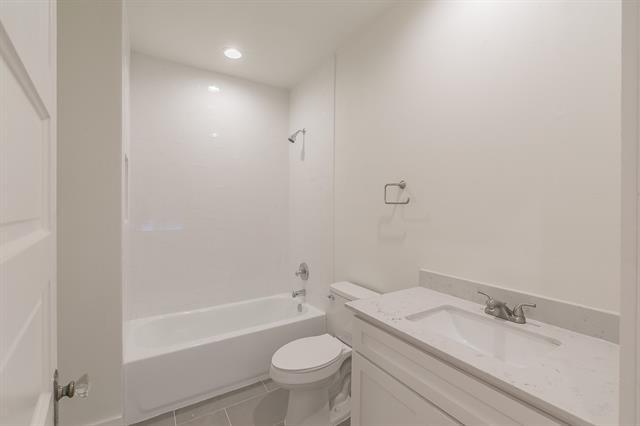 Building Photo - 5313 Collinwood Ave