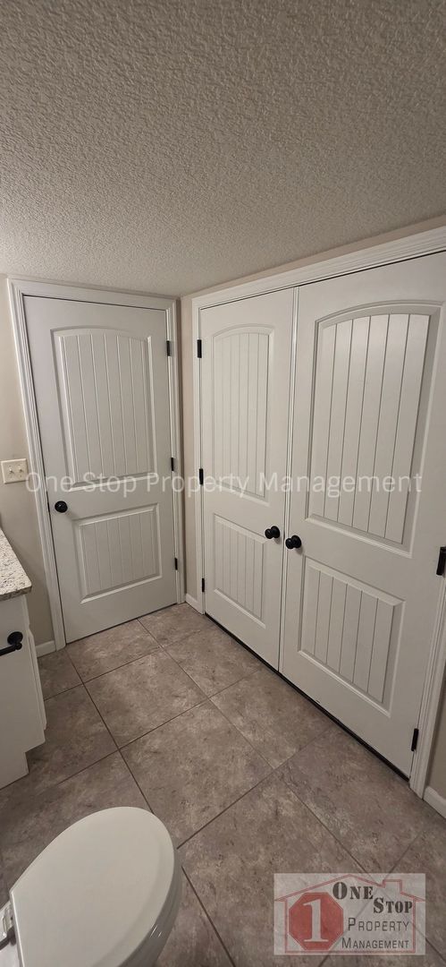 Building Photo - Beautiful 4 bedroom, 3 bathroom home in Raymore!