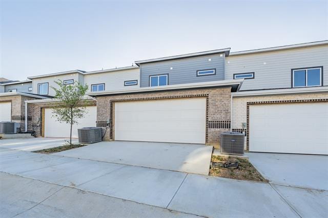 Building Photo - 6215 Roby Dr