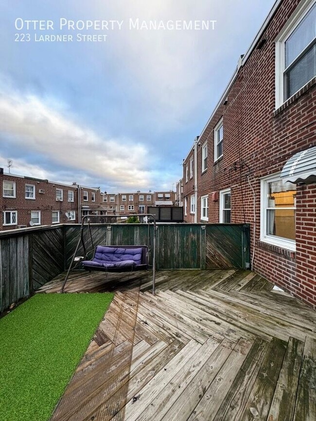 Building Photo - 223 Lardner St