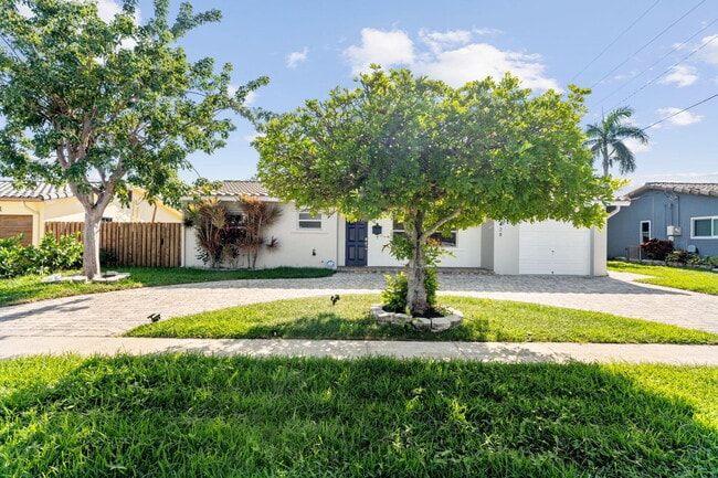 Building Photo - 428 SE 2nd St