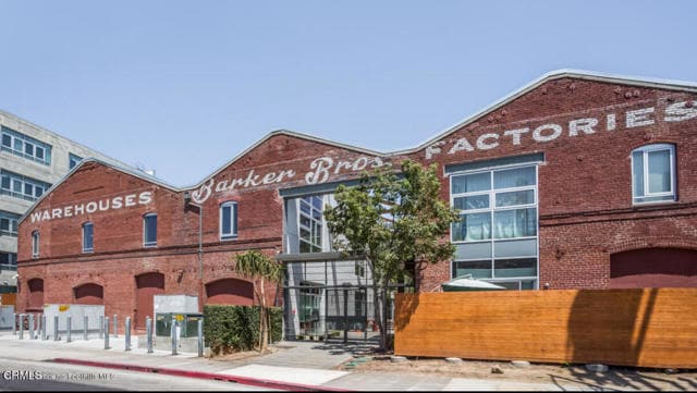 Primary Photo - 527 Molino St