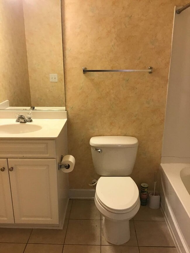 Building Photo - 1st Floor 2 Bedroom Condo in Berkshire Forest