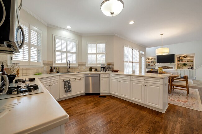 Building Photo - 403 Dogwood Way