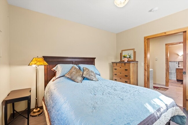 Building Photo - Fully-Furnished Short-Term Rental on South...