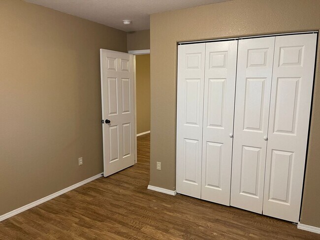 Building Photo - KU3-Osage Duplex 3