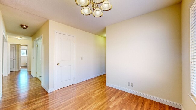 Building Photo - Well Maintain West Side Single Story 3 bedroom 2 bathroom home with 2 car garage