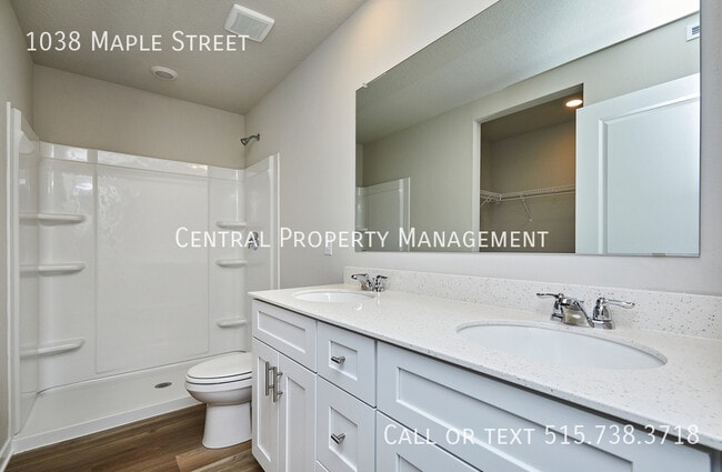 Building Photo - 1038 Maple St