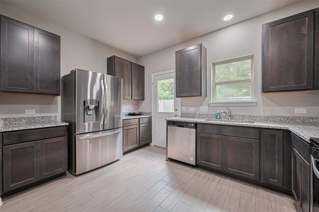 Building Photo - 24742 Russet Bluff Trl